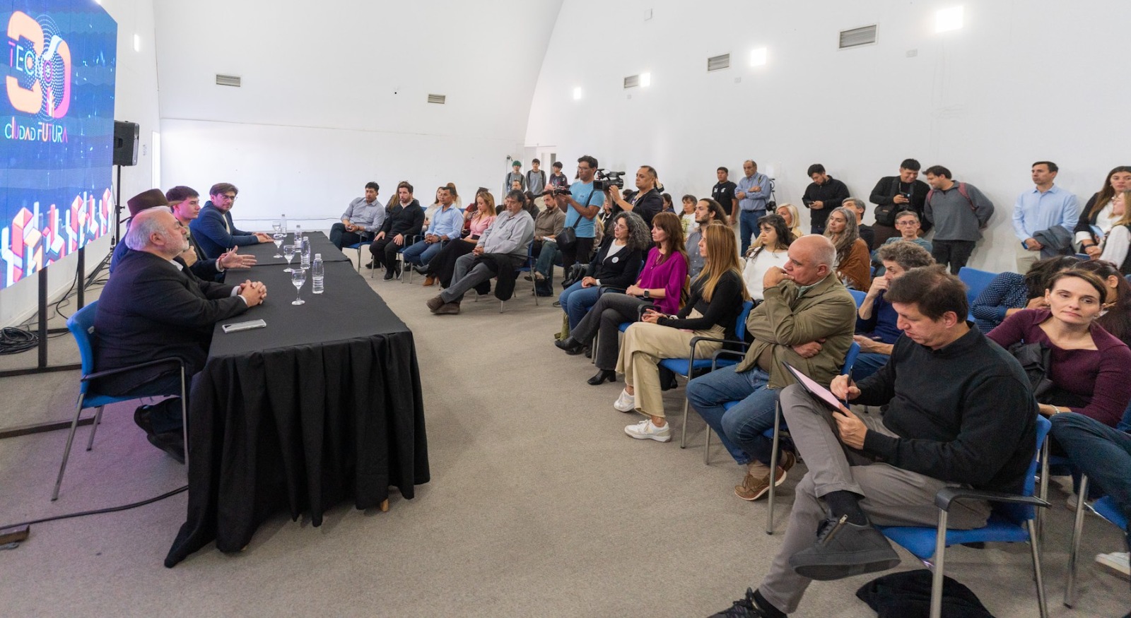 Othar inauguró el Festival 3D Tecno en el Centro de Información Pública