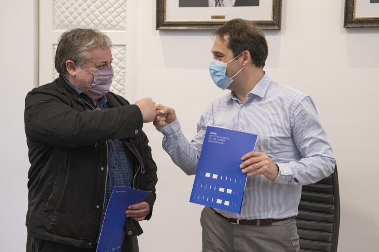 Luque firmó el convenio con el INCAA para la apertura de una escuela de cine y animación en Comodoro