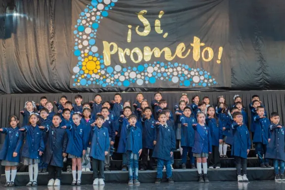 La primera promoción de estudiantes de la Escuela Municipal de Comodoro realizó su …